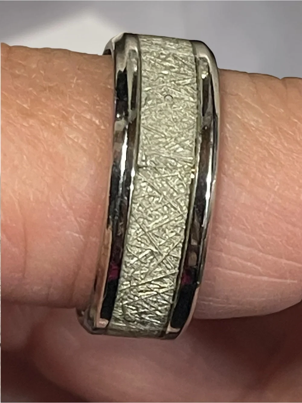 Silver Tone Textured Pearlescent Inlay Band Ring Size 10 Men's Unisex